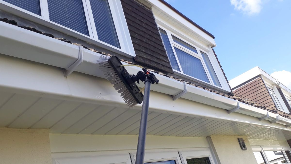 GUTTER SOFFIT CLEANING IN SOMERSET